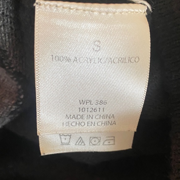 Haggar Men's V-Neck Sweater in Black and Gray Argyle - Picture 4 of 5